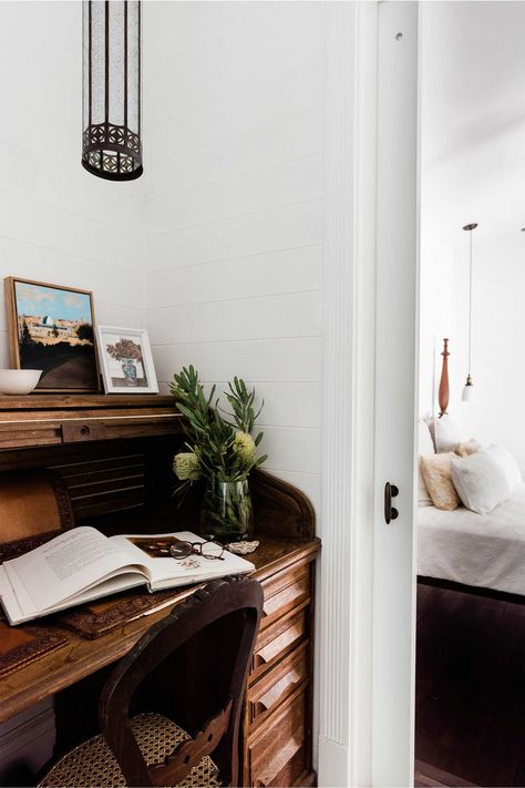 Country style home office featuring a vintage roll-top desk, rattan chair and an antique pendant light | Photography: Hannah Puechmarin | Styling: Cheryl Carr #homeoffice #antique #vintagestyle #wfh #wfhsetup Country Home Office Ideas, Office Ideas Rustic, Country Home Office, Vintage Home Offices, Country Style Magazine, Desk Styling, Roll Top Desk, Study Nook, Bedroom Desk