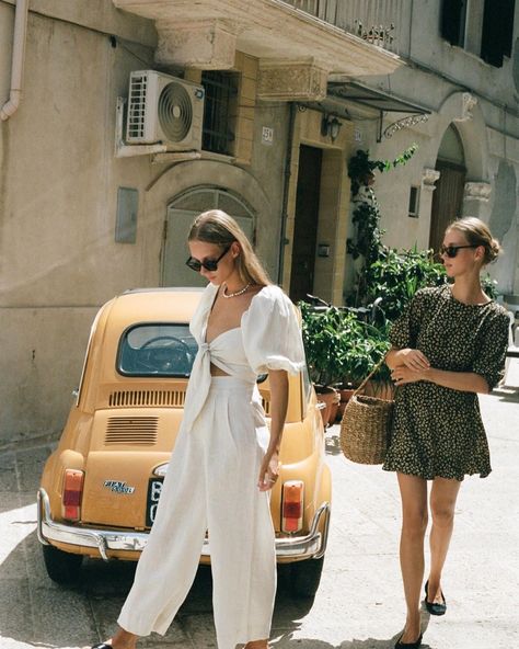 200 Likes, 0 Comments - Faithfull the Brand (@faithfullthebrand) on Instagram: “Holiday moments captured in Italy • Discover more off duty styles online now #faithfullthebrand” Accessories Simple, Faithfull The Brand, Silk Linen, Long Torso, Wrap Dresses, Holiday Vacation, Vacation Outfits, Silk Scarves, Off Duty