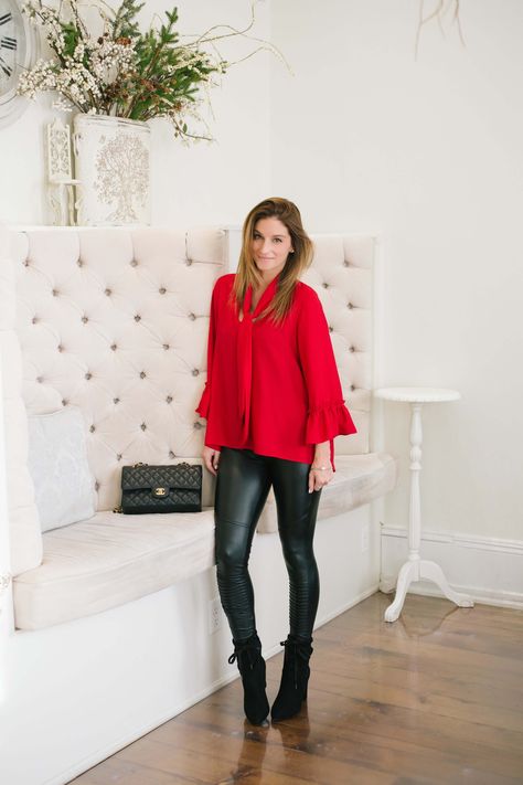 What To Wear With Leather Leggings, Red Shirt Outfits, Leather Moto Leggings, Faux Leggings, Leggings Booties, Leather Leggings Fashion, Zara Leggings, Chanel Bracelet, Trendy Christmas Outfits