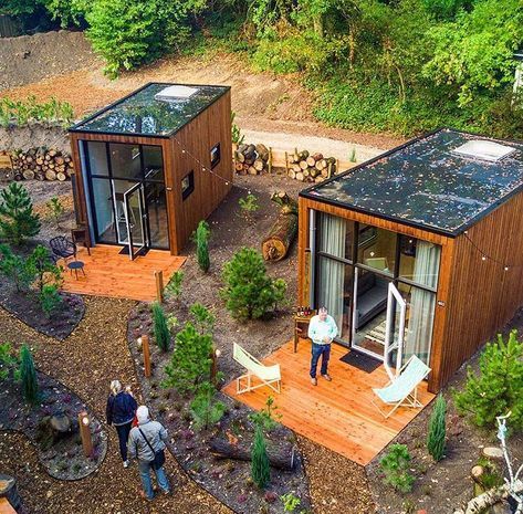 Design Case Mici, Container Home Designs, Container Cabin, Container Buildings, Tiny House Community, Building A Container Home, Container House Plans, Shipping Container House, Container House Design