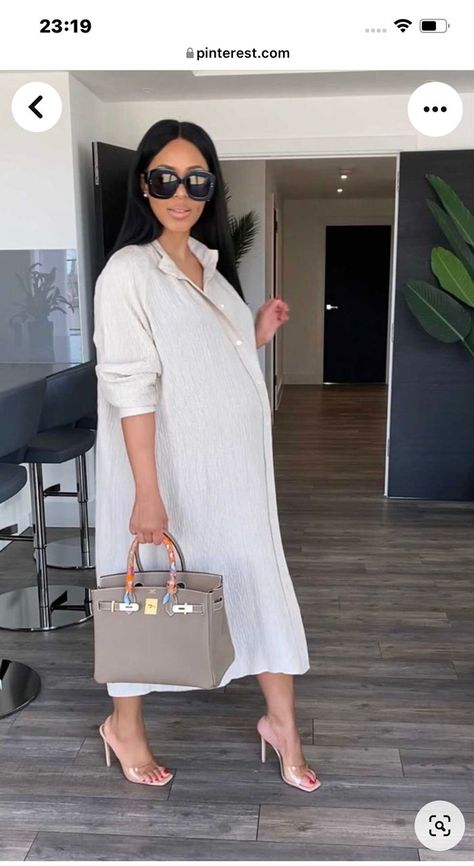 Chic Bump Style, Thanks Giving Outfits Women Dress, Maternity Fits Black Women, Maternity Dress For Work, Casual Maternity Dress Outfits, Cute Maternity Outfits Black Women, Loose Maternity Outfits, Pregnant Business Attire, Flattering Pregnancy Outfits