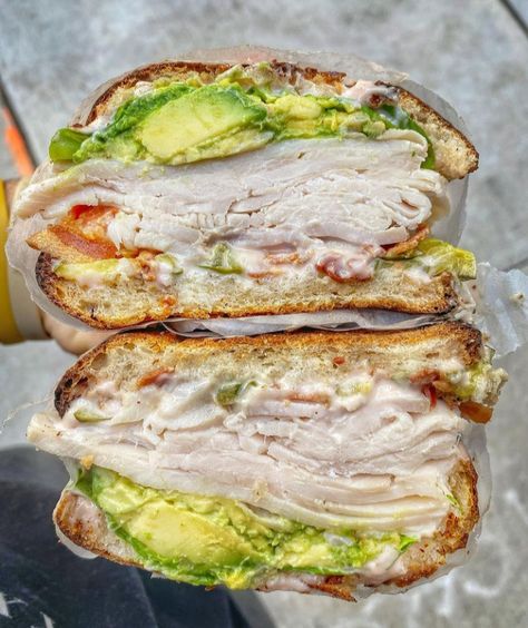 Turkey Avocado Sandwich, Turkey Avocado, Turkey Sandwich, Avocado Sandwich, Food Babe, Healthy Food Dishes, Food Goals, Food Obsession, Healthy Meal Prep