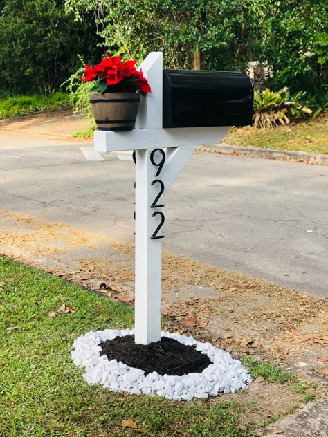 Mulch Around Mailbox Front Yards, Painting Mailbox Ideas, Black Mailbox Ideas, Mailbox Number Ideas, Black Mailboxes, Modern Mailbox Ideas, Mailbox Curb Appeal, Mailbox Post Ideas, Modern Mailbox Diy