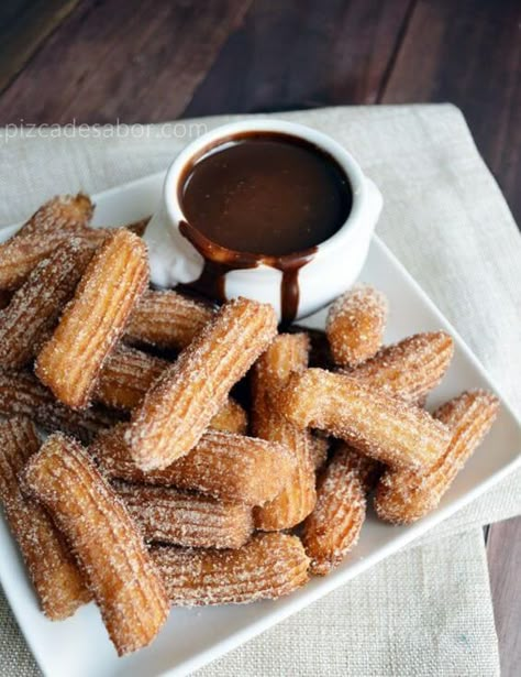 PINSPIRATION : Doughnuts From Around The Globe - HEDONISTIT Chocolate Churros, Chilli Chocolate, Chocolate Dipping, Chocolate Sauce Recipes, Chocolate Dipping Sauce, Spanish Street, Lime Tart, Churros Recipe, Flan Recipe