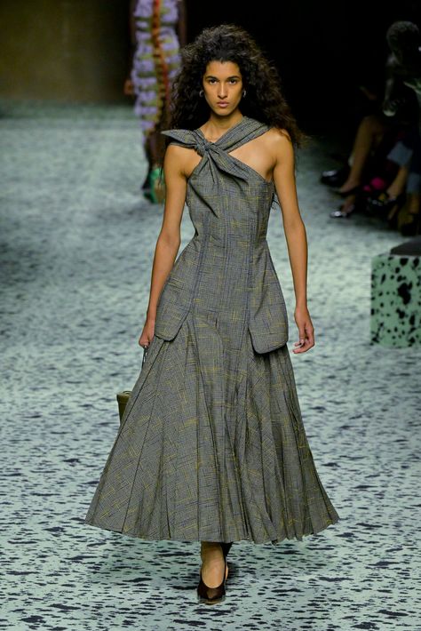 Bottega Veneta RTW Fall 2023 [PHOTOS] – WWD John Schlossberg, Bottega Veneta Runway, Bottega Veneta Outfit, Bottega Veneta Men, Wedding Guest Ideas, Edgy Bohemian, Milan Fashion Week Runway, Aw 2023, 90s Clothes