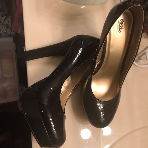 Nwot Mossimo Ladies Black Patent Faux Leather 3 1/2” Platform Heels. Never Worn Low Pumps Heels, Switzerland Clothes, Black Pumps Outfit, Heels Aesthetic, Black Patent Heels, Pretty Shoes Sneakers, Fairy Clothes, Fancy Shoes, Cute Heels