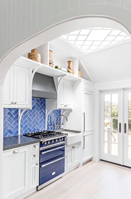 Hamptons Cottage by Gramercy Design I Timberlane Portfolio Hamptons Cottage, Hamptons Beach, Beach Shack, Greek Style, Kitchen Tile, Kitchen Tiles, Vintage Modern, Kitchen Styling, Home Decor Kitchen