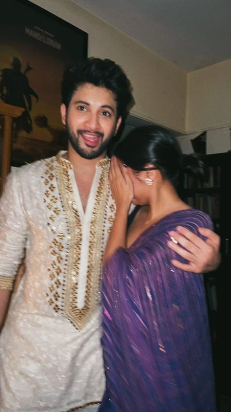 An Indian couple embraces in front of a stunning backdrop of vibrant, colorful architecture and lush greenery. The man is dressed in traditional Indian clothing, while the woman wears a beautiful saree. The warm hues of the sunset cast a golden glow over the scene, adding to the romantic and picturesque aesthetic Dating Dr Dil, Indian Couple Aesthetic, Old School Romance, School Romance, Romance Couple, Desi Vibes, Indian Couple, Pani Puri, Desi Love