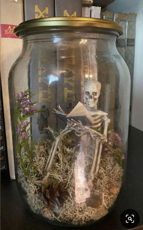 Skeleton Fairy Cloche, Skeleton Fairy In A Jar, Fairy Skeleton In A Jar Diy, Mini Skeleton Ideas, Plastic Skeleton Crafts, Mini Skeleton Decorations, Mini Skeleton Crafts, Skeleton Fairy Diy, Skeleton Diy Projects