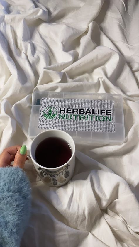 Herbalife Nutrition Aesthetic, Herbalife Vision Board Ideas, Herbalife Wallpaper, Herbalife Aesthetic, Gabby Aesthetic, Herbalife Breakfast, Shake House, Kiwi Nutrition, In Bed Aesthetic