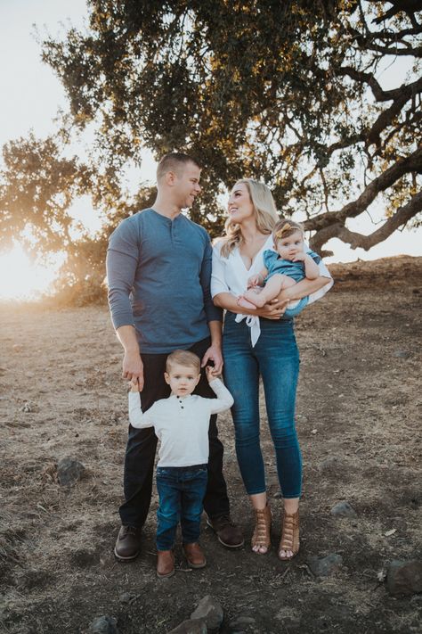 Simple Casual Family Photos, Family Of Four Family Pictures, Overalls Family Photoshoot, Family Christmas Pictures Jeans, Blue Outfit Family Photoshoot, Casual Outfit For Family Photos, Posing For Family Photos, Family Photo Jean Outfits, Family Photos In August