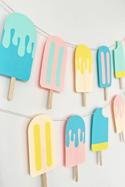 Popsicle Craft, Popsicle Party, Fun Kids Crafts, Two Cool, Pop Baby Showers, Diy Popsicle, Popsicle Crafts, Ideas Cumpleaños, Ice Cream Theme