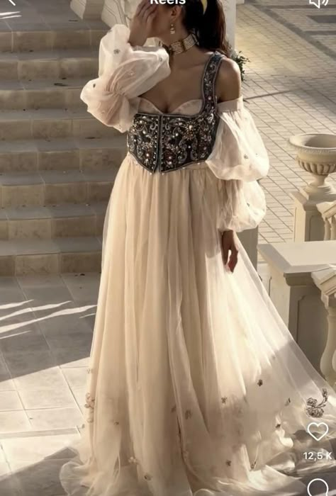 Algerian Wedding Dress, Dress Soiree, Algerian Dress, Algerian Clothing, Bride Dress Simple, Soiree Dresses, Kaftan Designs, Moroccan Fashion, Old Fashion Dresses