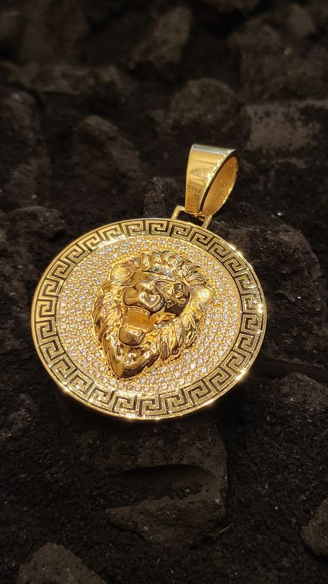 Surya Gold Pendant For Men, Men’s Gold Locket, Men’s Gold Chain Pendent, Gold Locket Design For Men, Men Gold Pendant Design, Gold Lockets For Men, Mens Bracelet Gold, Mens Bracelet Gold Jewelry, Gold Bracelet Design