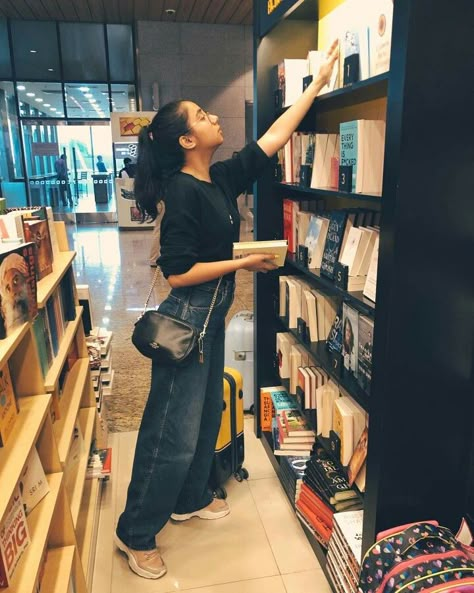 Prajakta being choosy on books as she loves books Mostly Sane, Prajakta Koli, College Looks, Party Photoshoot, Casual Indian Fashion, Casual College Outfits, College Outfit, Modest Dresses Casual, Photography Posing Guide