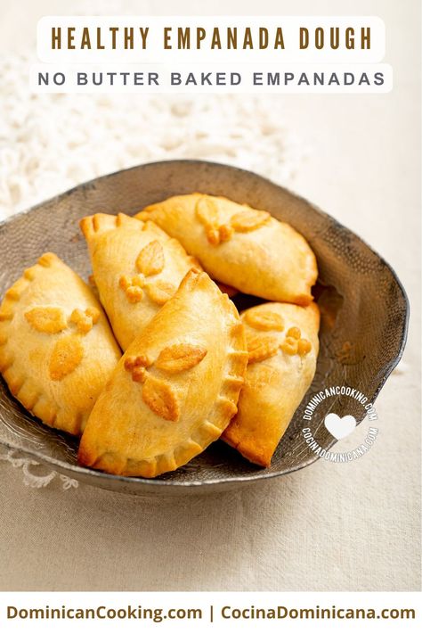 No butter baked empanadas. Healthy Empanadas Dough, Almond Flour Empanada Dough, Vegan Empanadas Dough, Empanada Dough Recipe, Dominican Cooking, Empanadas Recipe Dough, Vegan Empanadas, Vegetarian Empanadas, Baked Empanadas