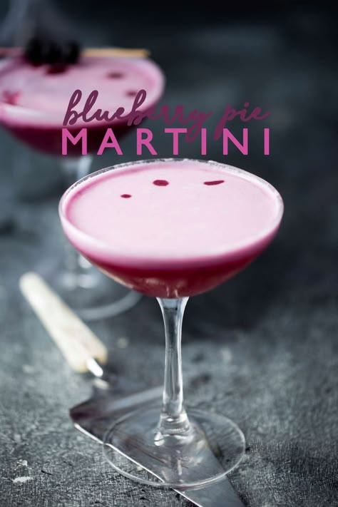 Blueberry Pie Martini, Blueberry Martini Recipes, Blueberry Alcoholic Drinks, Non Alcoholic Martini, Fun Martini Recipes, Blueberry Cocktail Recipes, Gin Martini Recipes, Old Fashioned Recipes Cocktail, Blueberry Drink