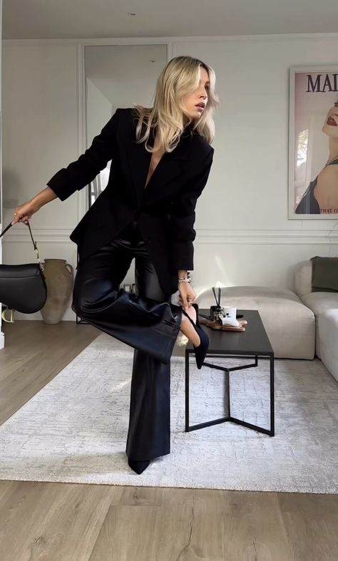 Satin Trousers Outfit, Elegant Date Night Outfit, Work Dinner Outfit, Leather Trousers Outfit, Best Fall Outfits, Date Night Outfit Classy, Dinner Date Outfits, Outfits Chic, Event Outfit