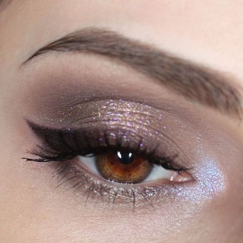 Which eyemakeup look would you pick? 😍 1st eyemakeup look 2nd eyemakeup look Egyptian Eye Makeup, Grey Eye Makeup, Taupe Eyeshadow, Evening Eye Makeup, Sparkly Eyeshadow, Grey Makeup, Shimmer Eye Makeup, Grey Eyeshadow, Orange Star