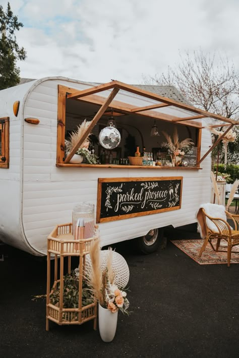 Spring Backyard Wedding, Bar Food Truck, Mobile Bar Ideas, Spring Backyard, Foodtrucks Ideas, Camper Bar, Mobile Bar Cart, Coffee Bar Wedding, Coffee Bar Cart