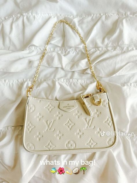 Luis Vuttion Bag, Luxury Purses Aesthetic, Cute Louis Vuitton Bags, Cute Bags Designer, Louie Vuttion Bag, Purses And Handbags Aesthetic, Louie Vuttion Bags, White Lv Bag, Hand Bags Aesthetic