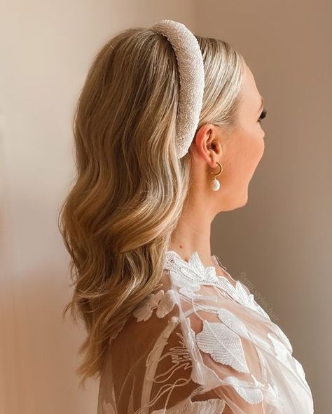 Bridal Hair Headband And Veil, Bride Headband Hairstyles, Wedding Hairband Hair Down, Wedding Hairband Hairstyle, Wedding Hair Hairband, Bridal Hair Band, Bridal Hair With Hairband, Civil Wedding Hairstyle Simple, Headband Veil Wedding