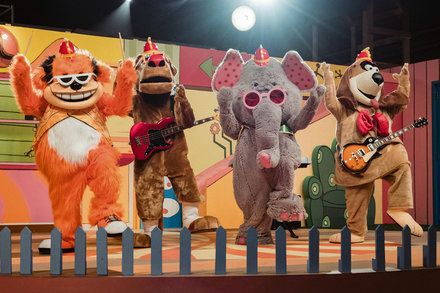 The Banana Splits Got a Movie. Its Probably Not What You Think. The Banana Splits Show, Split Movie, The Banana Splits, Fun Trips, Banana Splits, Newest Horror Movies, Right In The Childhood, Silly Songs, The Jetsons