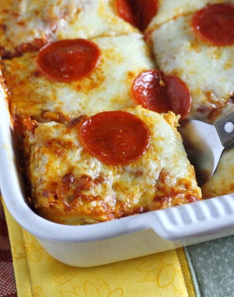 Pizza Spaghetti Bake Spaghetti Bake, Pizza Spaghetti, Pizza Casserole, Yummy Casseroles, Baked Spaghetti, Easy Pizza, Minced Meat, Spaghetti Recipes, Easy Casserole Recipes