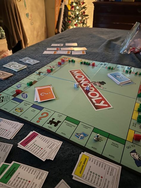 Game Night Pictures, Charades Aesthetic, Girls Game Night Aesthetic, Active Date Ideas, Board Games Aesthetic, Games Aesthetic, Game Night Aesthetic, Friend Game Night, Taboo Game