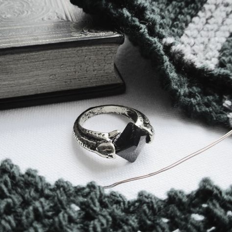 Horcrux Ring, Slytherin Jewelry, Anna Speckhart, Unbreakable Vow, Slytherin Princess, Tom Marvolo Riddle, Characters Aesthetic, Family Rings, Dark Magic