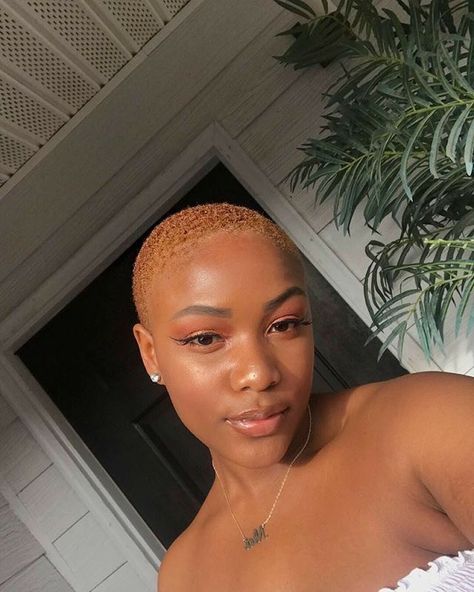 Girls Shaved Hairstyles, Short Bleached Hair, Big Chop Natural Hair, Short Dyed Hair, Shaved Hairstyles, Short Natural Haircuts, Shaved Hair Cuts, Short Shaved Hairstyles, Twa Hairstyles