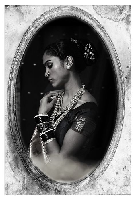 Indian Portraits Photography, Brown Recluse, Vintage Photoshoot, Vintage India, Portrait Photography Women, Offbeat Bride, Indian Photoshoot, Saree Photoshoot, Indian Photography