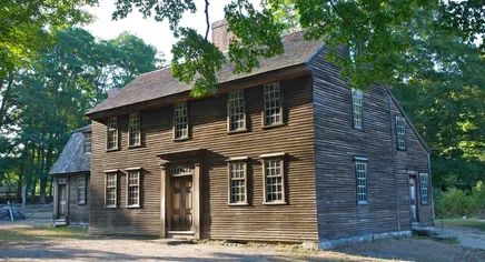 What Is a Saltbox House? All About This Classic Colonial Style Saltbox House Plans, Salt Box House, Saltbox House, Boston History, Sloped Roof, Clapboard Siding, Saltbox Houses, Garage House Plans, House Names