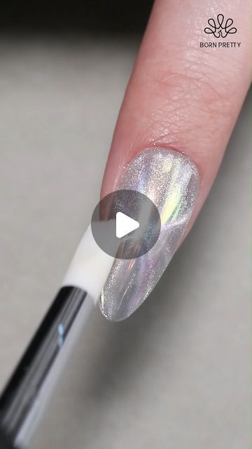 Silver Cat Eye Nails Design, Cat Eye Nail Polish Colors, Nail Magnetic Design, Magnetic Polish Designs, Cat Eye Nails Polish Art Designs, How To Do Cat Eye Nails, Mirror Nails Design, Car Eye Nails, Cat Eye Ombre Nails