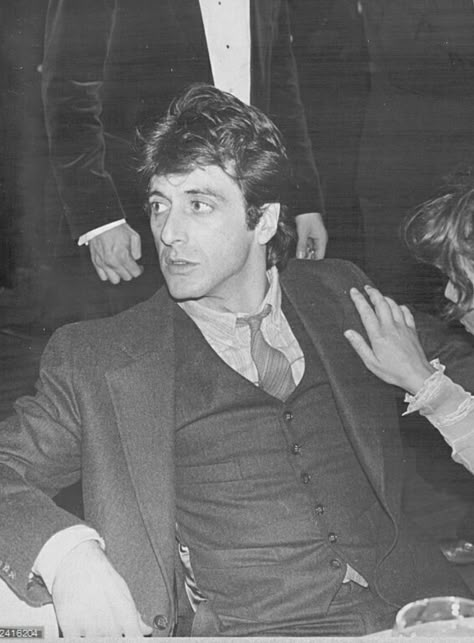 Robert De Niro Black And White, 70s Al Pacino, Al Pacino Black And White, Al Pacino Aesthetic, Al Pacino 70s, Al Pacino Scarface, Young Al Pacino, Michael Corleone, Don Corleone