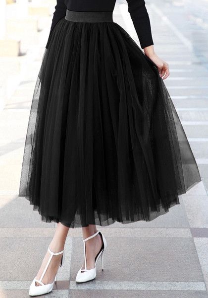 Front view of model in tulle midi skirt and black top Tulle Skirt Bridesmaid, Tutu Women, Midi Outfits, Tulle Skirts Outfit, Tule Rok, Skirt Tulle, Tulle Skirt Black, Mode Turban, Tulle Midi Skirt