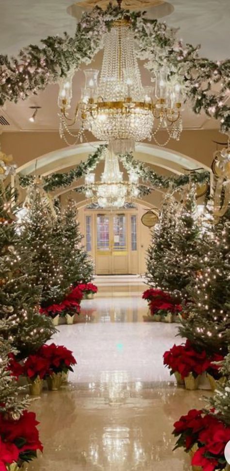 Luxury Christmas Wedding, Christmas Wedding Trees, Christmas Wedding Elegant, Extravagant Christmas Decor, Christmas Wedding Decorations Receptions, Christmas Wedding Color Palette, Christmas Wedding Ideas Elegant, Christmas Wedding Tree, Christmas Ballroom