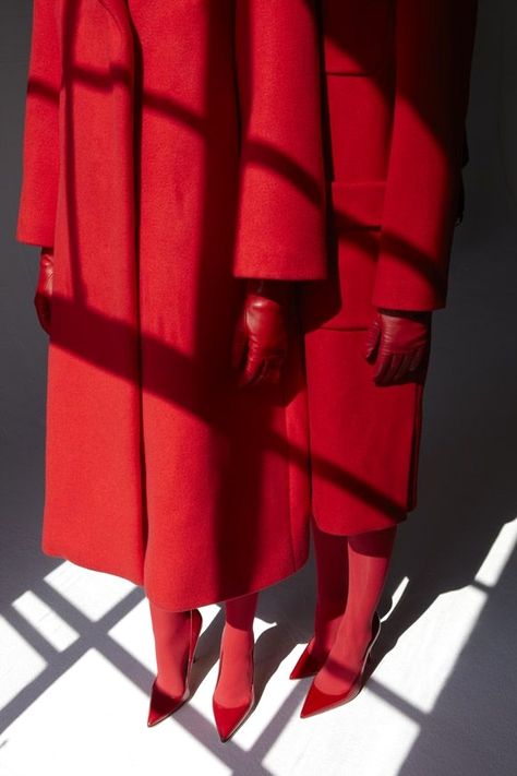 Women In Red, Red Coats, Viviane Sassen, British Journal Of Photography, Mode Editorials, Ellen Von Unwerth, Simply Red, Mario Testino, Annie Leibovitz