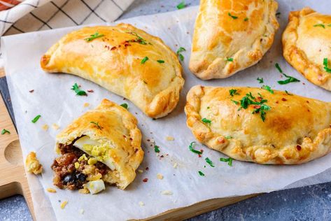 Chilean-Style Empanadas de Pino Recipe For Empanadas, Empanadas Recipe Dough, Mini Empanadas, Latino Recipes, Chicken Croquettes, Chilean Food, Empanadas Dough, South American Recipes, Chilean Recipes