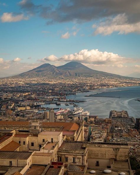 Napoli Photography, Italy Winter, Pompeii Italy, Napoli Italy, Italy Summer, Italy Tours, Italy Aesthetic, Naples Italy, Italy Photo