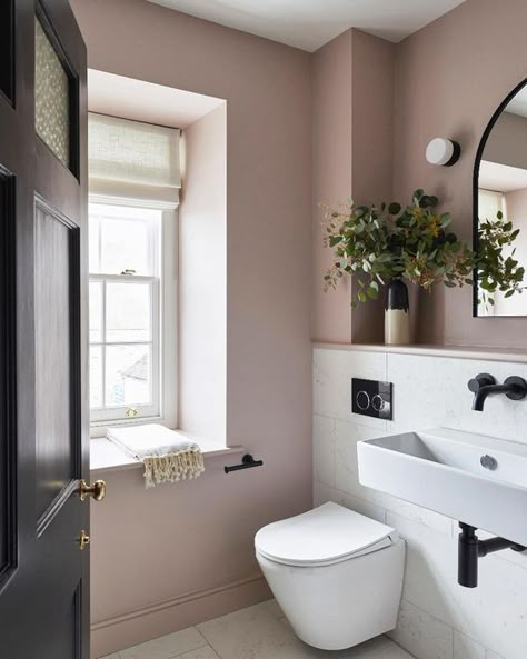 36 Bathroom Paint Color Ideas That Are Breathtakingly Brilliant - Decoholic Mauve Bathroom, Bathroom Paint Color, Cosy Bathroom, Best Bathroom Paint Colors, Bathroom Wall Colors, Small Bathroom Paint, Purple Paint Colors, Small Bathroom Colors, Purple Bathrooms