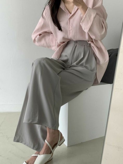 Gray Trousers Outfit, Formal Aesthetic, Classy Street Style, Classy Clothing, Color Combos Outfit, Stylish Fall Outfits, Casual College Outfits, Korean Casual Outfits, Hijab Ootd