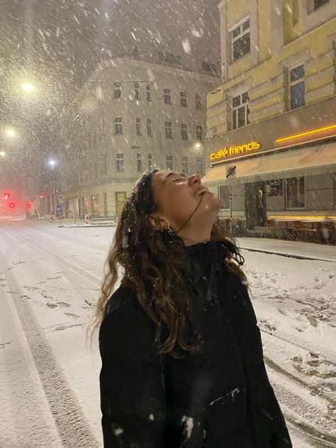 Vienna Winter Aesthetic, Vienna Christmas Aesthetic, Vienna Photo Ideas Winter, Snow In Hair, Vienna Snow, Vienna Photo Ideas, Winter Vision Board, Winter In Vienna, Winter Vienna