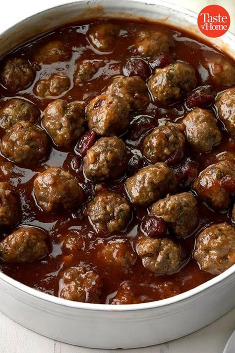 Christmas Meatballs, Moist Meatballs, Meatballs And Sauce, Meatball Recipes Easy, Christmas Dinner Ideas, Christmas Foods, Dandelion Recipes, Recipes Bread, Minced Meat