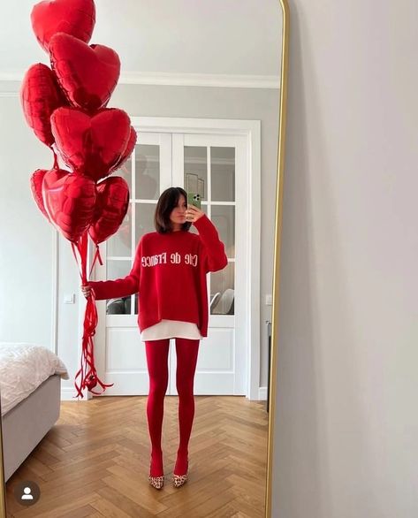 Red Tights Outfit, Red Sweater Outfit, Valentine Photo Shoot, Pink Tights, Red Tights, Red Stockings, Womens Business Casual, Cooler Look, Valentines Outfits