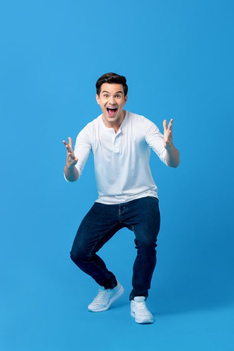 Young caucasian man in surprised gesture | Premium Photo #Freepik #photo #people #man #smile #happy Man Smile, Business Portrait Photography, Funny Poses, Bg Design, Smiling Man, Man Photography, Business Portrait, Best Poses For Men, Cool Poses