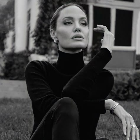 Angelina Jolie Photoshoot, Angelina Jolie Style, Lara Croft, Dark Feminine, Feminine Aesthetic, American Beauty, Angelina Jolie, Role Models, Pretty Woman