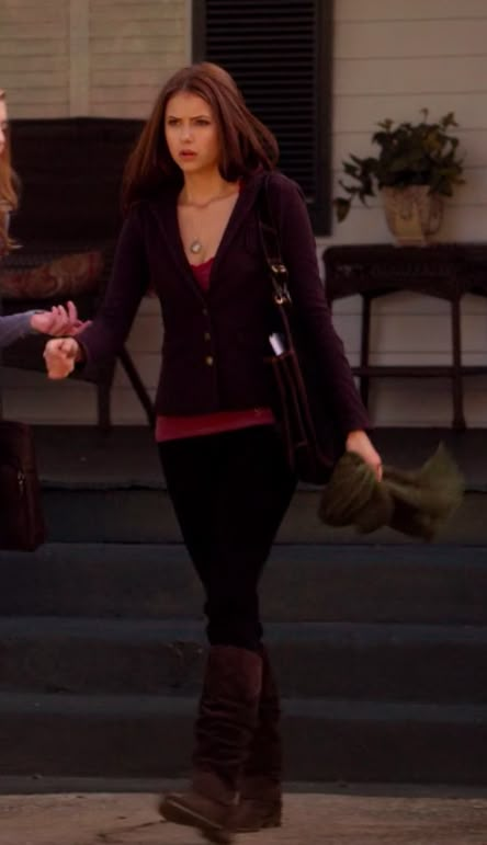 Elena Gilbert Outfits Plus Size, Elena Gilbert Fall Outfits, Elaine Gilbert Outfits, Elena Gilbert S1 Outfits, Bellacore Aesthetic Outfits, Elena Gilbert Full Body Pic, Elena Gilbert Winter Outfits, I Know What You Did Last Summer Outfits, Vampire Gf Outfit