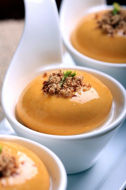 Leftover Pumpkin Pie Ravioli Spheres Reverse Spherification Recipes, Reverse Spherification, Leftover Pumpkin Pie, Molecular Food, Gastronomy Recipes, Molecular Gastronomy Recipes, Sodium Alginate, Molecular Cuisine, Gastronomy Food