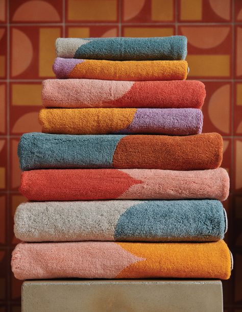 Bathroom Towel Colors Scheme, Bathroom Towels Colors, Striped Bath Towels, Patterned Bath Towels, Beach Bathroom, Towel Decor, Hair 2024, Wash Cloths, Hand Towels Bathroom